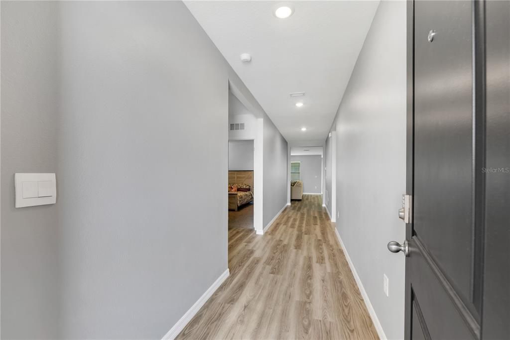 Activo con contrato: $379,900 (4 camas, 3 baños, 2335 Pies cuadrados)