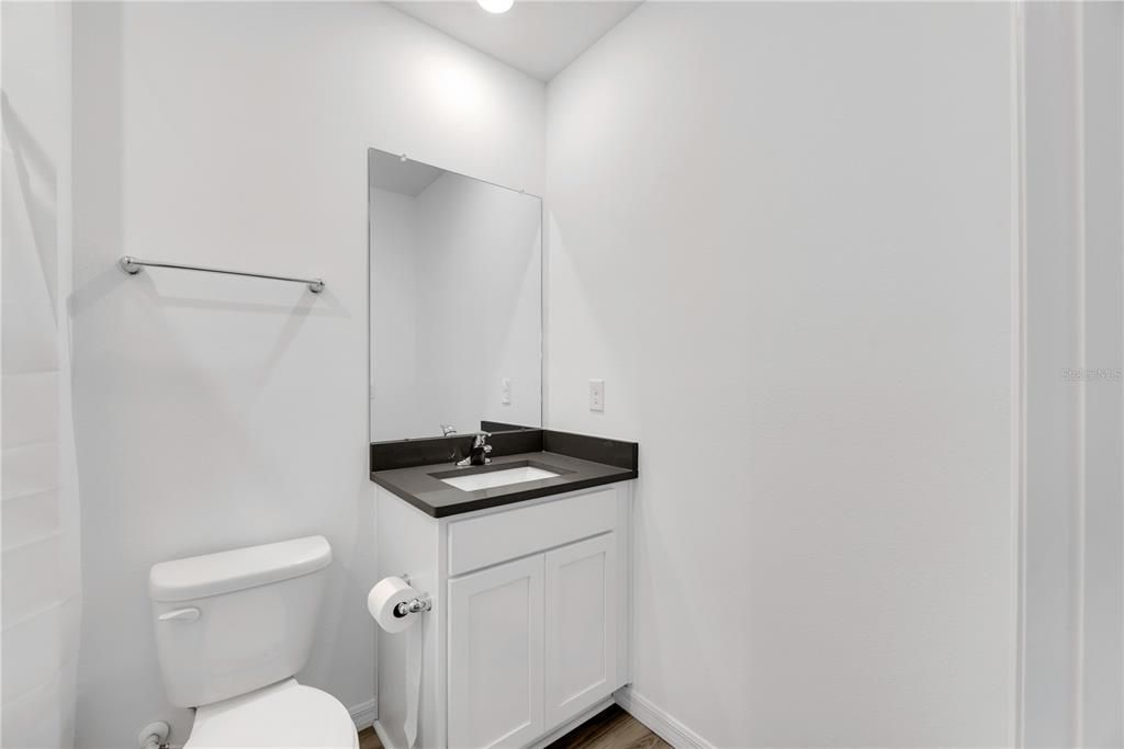 Activo con contrato: $379,900 (4 camas, 3 baños, 2335 Pies cuadrados)