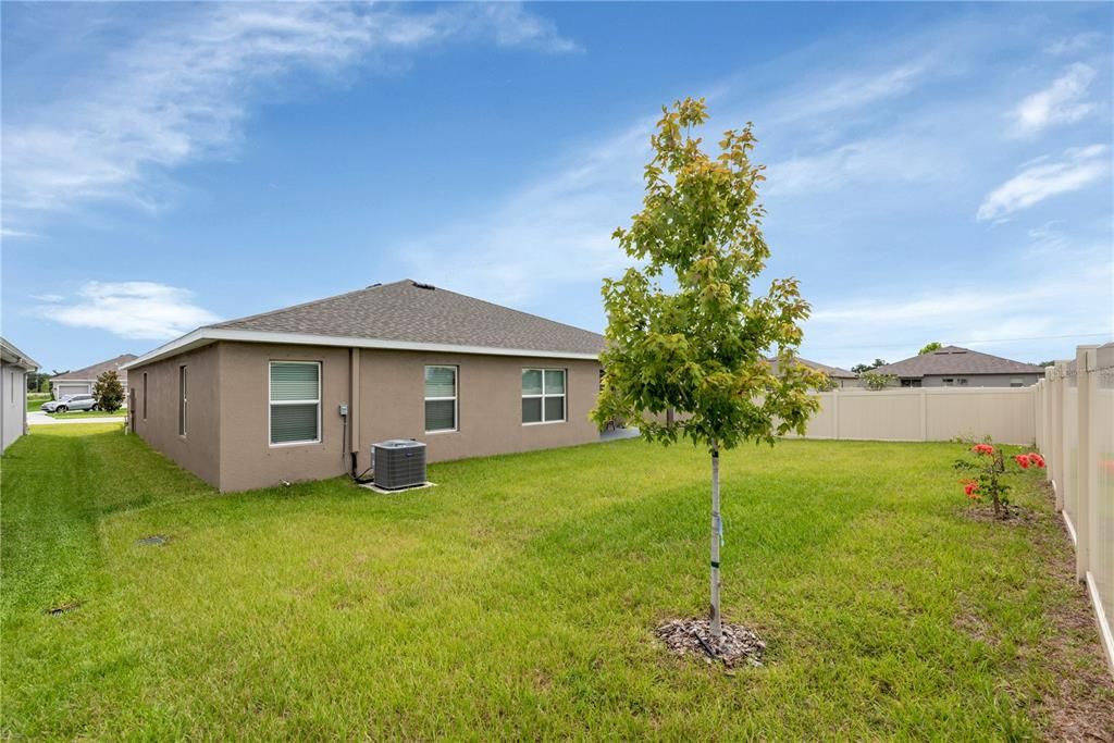 Activo con contrato: $379,900 (4 camas, 3 baños, 2335 Pies cuadrados)