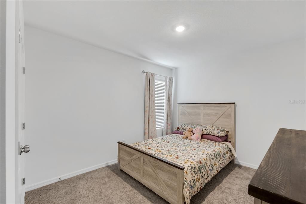 Activo con contrato: $379,900 (4 camas, 3 baños, 2335 Pies cuadrados)