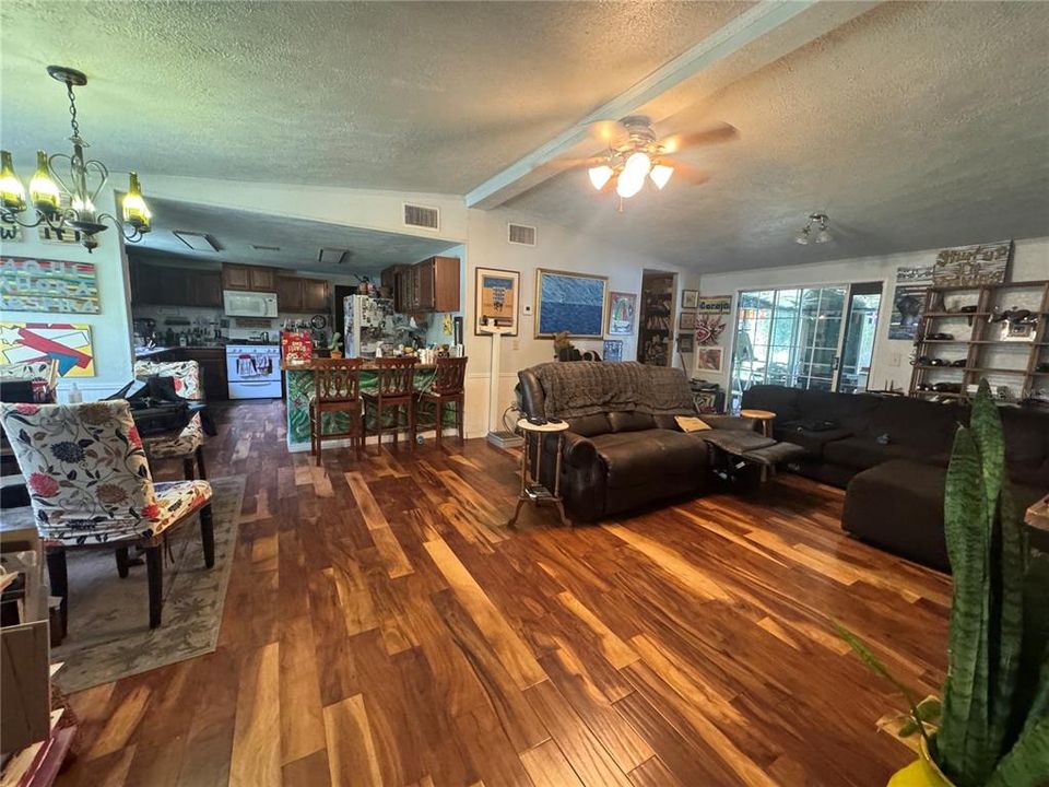En Venta: $350,000 (3 camas, 2 baños, 1629 Pies cuadrados)