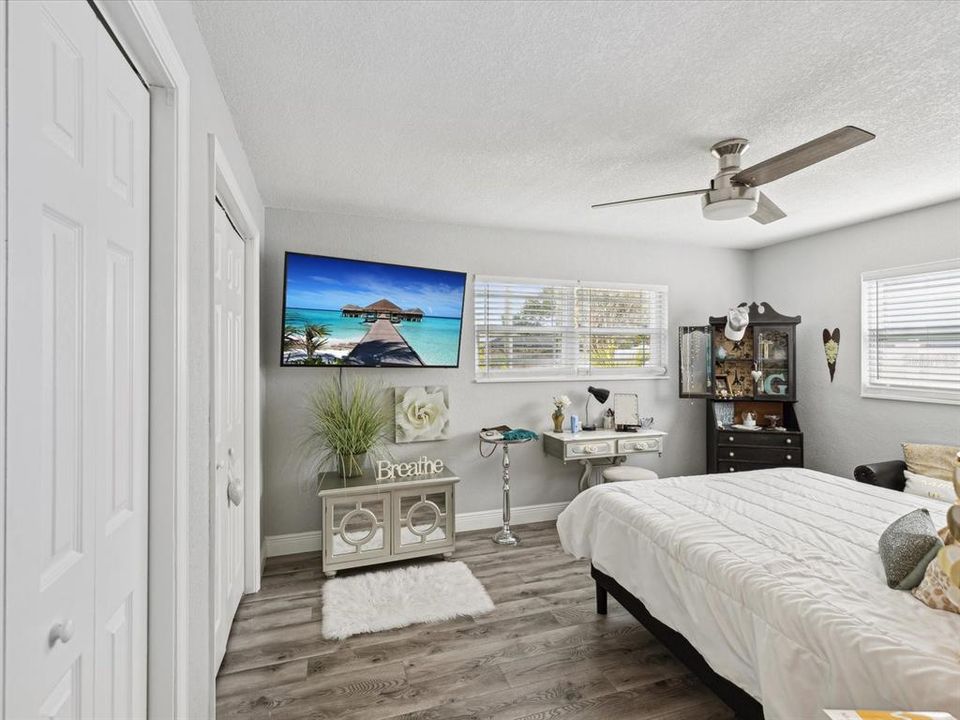 For Sale: $550,000 (3 beds, 2 baths, 1624 Square Feet)