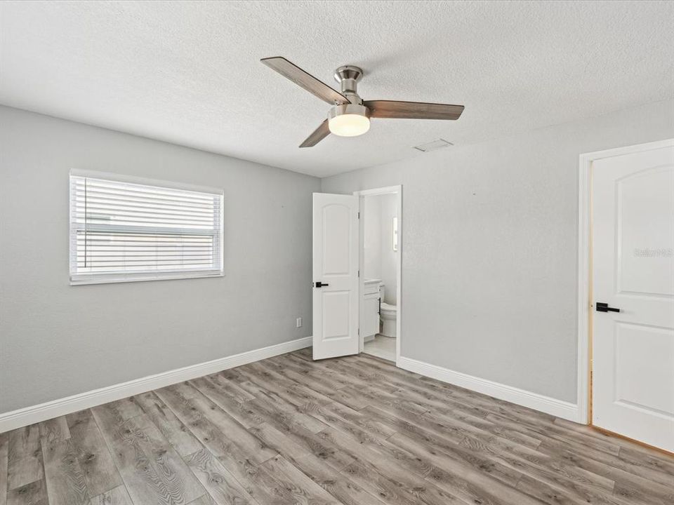 For Sale: $550,000 (3 beds, 2 baths, 1624 Square Feet)