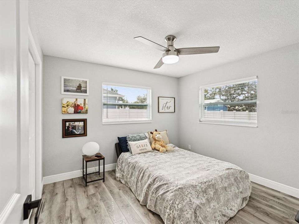 For Sale: $550,000 (3 beds, 2 baths, 1624 Square Feet)