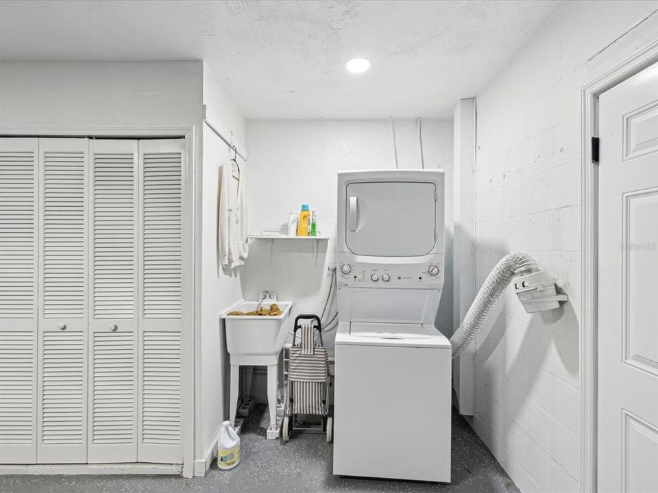 For Sale: $550,000 (3 beds, 2 baths, 1624 Square Feet)