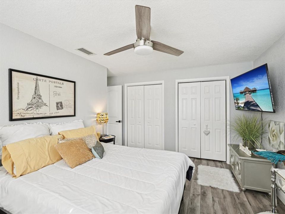 For Sale: $550,000 (3 beds, 2 baths, 1624 Square Feet)