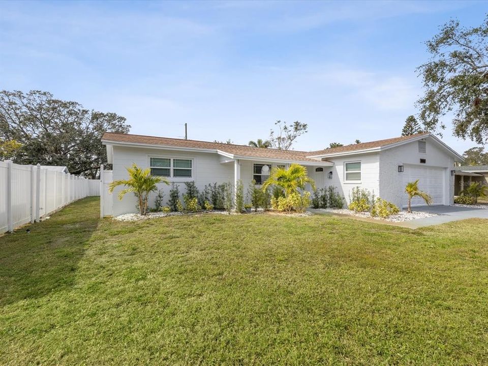 For Sale: $550,000 (3 beds, 2 baths, 1624 Square Feet)