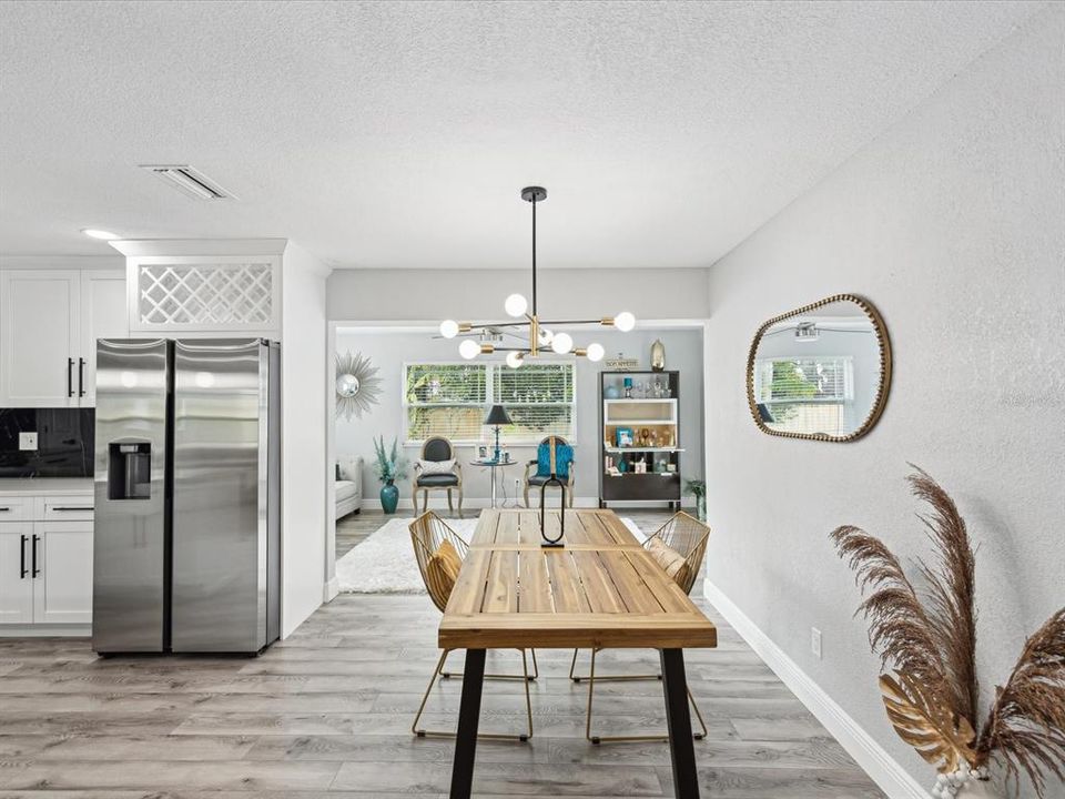 For Sale: $550,000 (3 beds, 2 baths, 1624 Square Feet)
