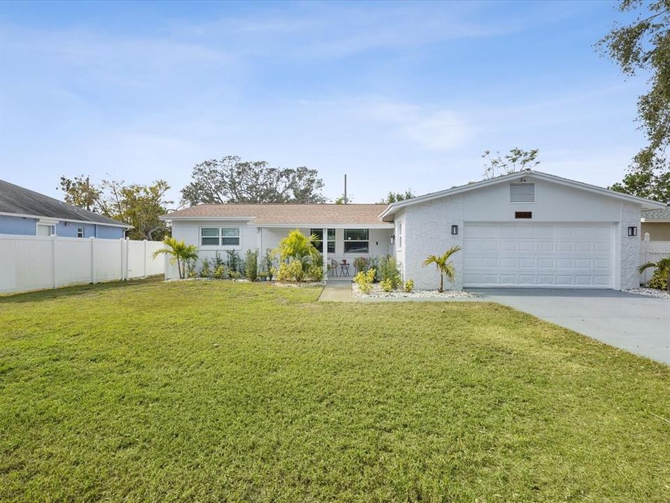 For Sale: $550,000 (3 beds, 2 baths, 1624 Square Feet)
