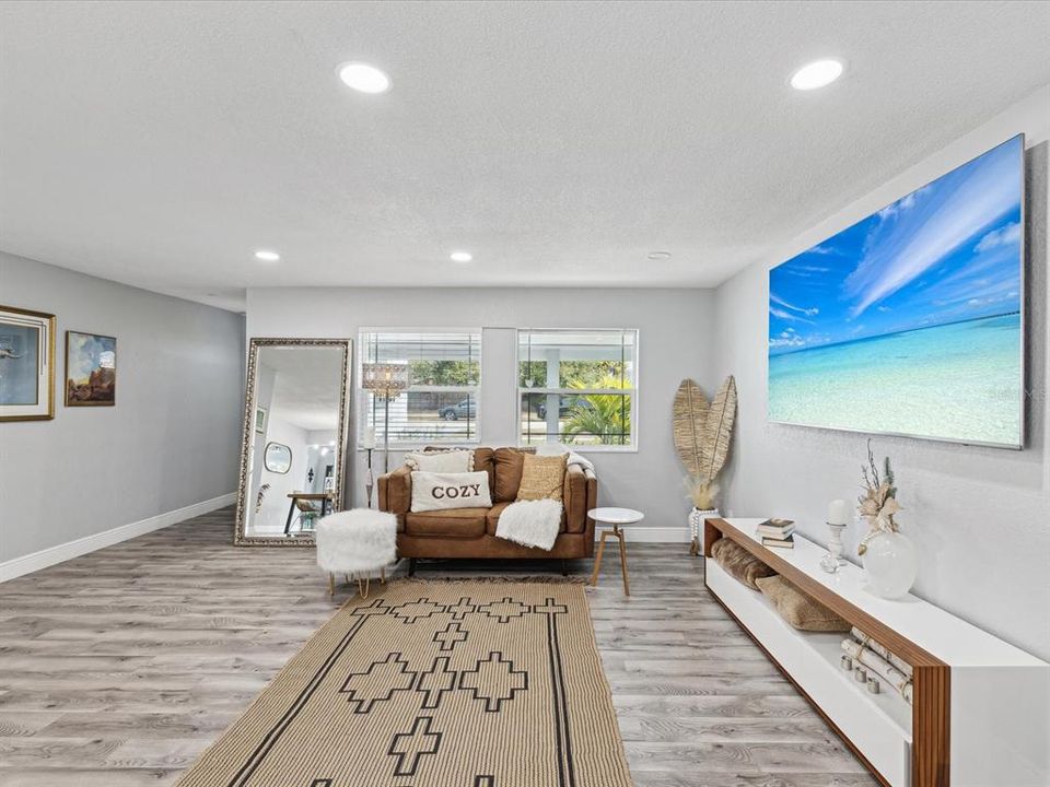 For Sale: $550,000 (3 beds, 2 baths, 1624 Square Feet)
