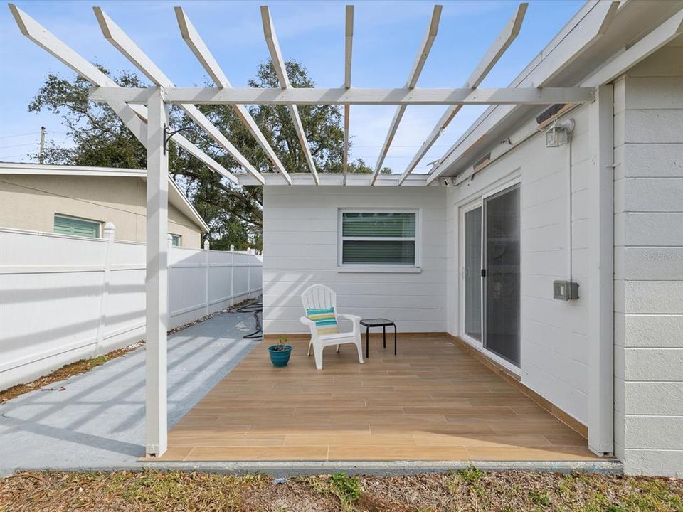 For Sale: $550,000 (3 beds, 2 baths, 1624 Square Feet)