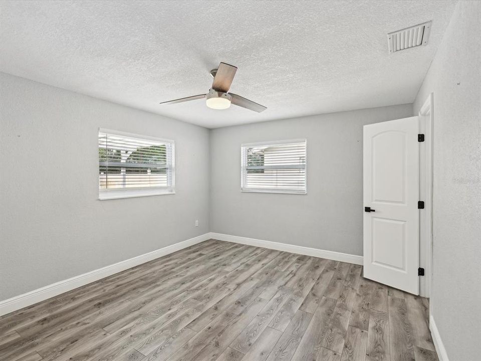 For Sale: $550,000 (3 beds, 2 baths, 1624 Square Feet)