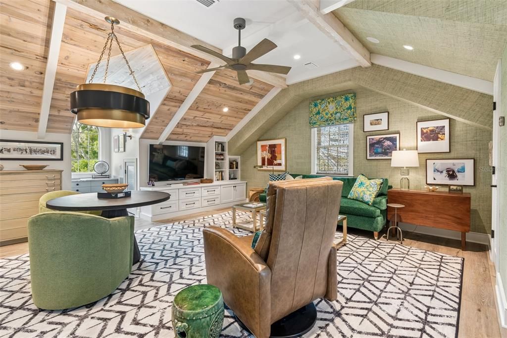 For Sale: $2,000,000 (3 beds, 4 baths, 3735 Square Feet)
