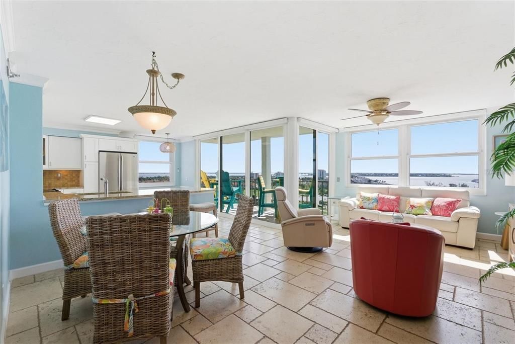 En Venta: $599,900 (2 camas, 2 baños, 1140 Pies cuadrados)