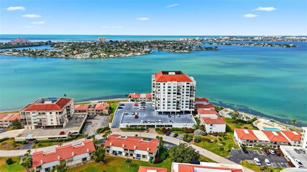 En Venta: $599,900 (2 camas, 2 baños, 1140 Pies cuadrados)