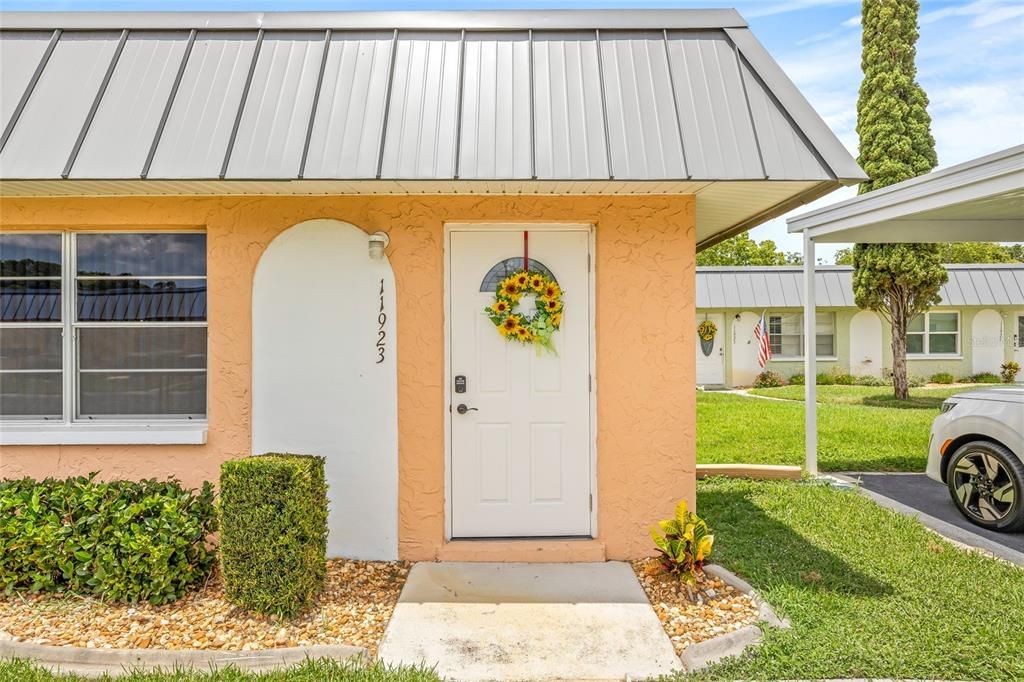 For Sale: $125,000 (1 beds, 1 baths, 779 Square Feet)