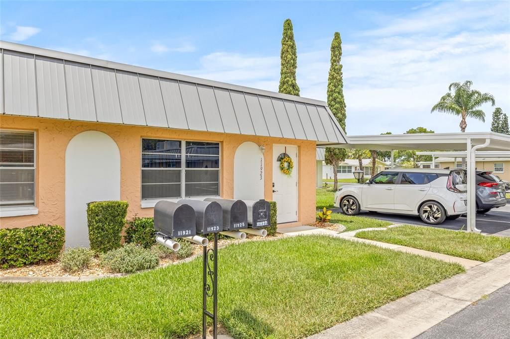For Sale: $125,000 (1 beds, 1 baths, 779 Square Feet)