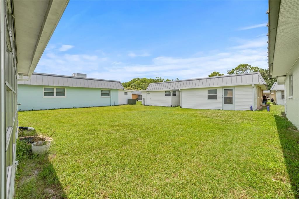 For Sale: $125,000 (1 beds, 1 baths, 779 Square Feet)