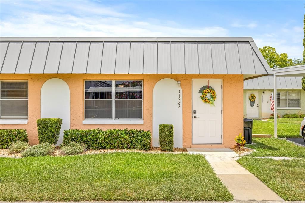 For Sale: $125,000 (1 beds, 1 baths, 779 Square Feet)