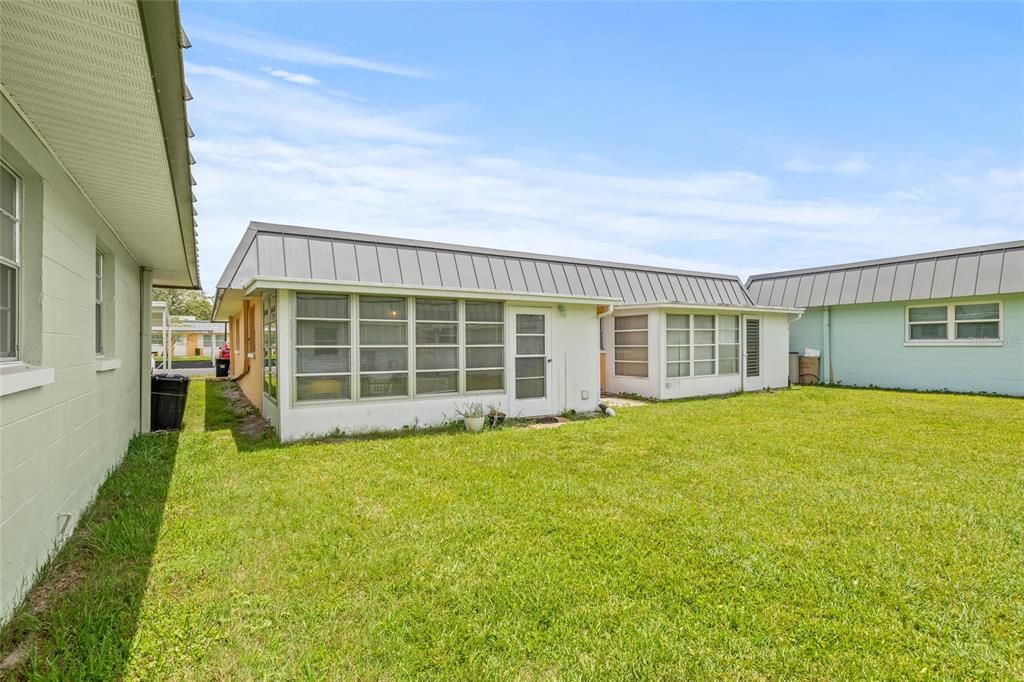 For Sale: $125,000 (1 beds, 1 baths, 779 Square Feet)