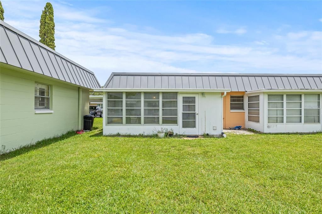 For Sale: $125,000 (1 beds, 1 baths, 779 Square Feet)
