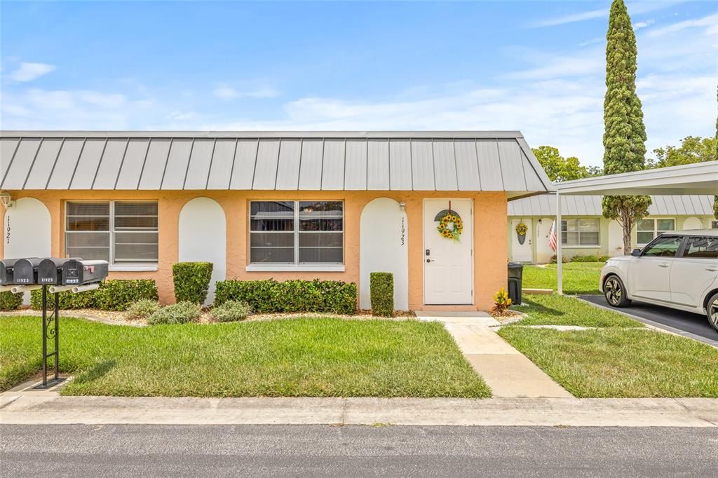 For Sale: $125,000 (1 beds, 1 baths, 779 Square Feet)