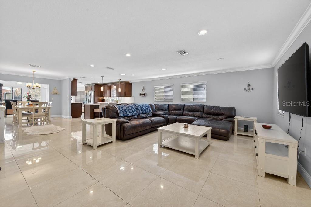 En Venta: $774,999 (4 camas, 3 baños, 2512 Pies cuadrados)