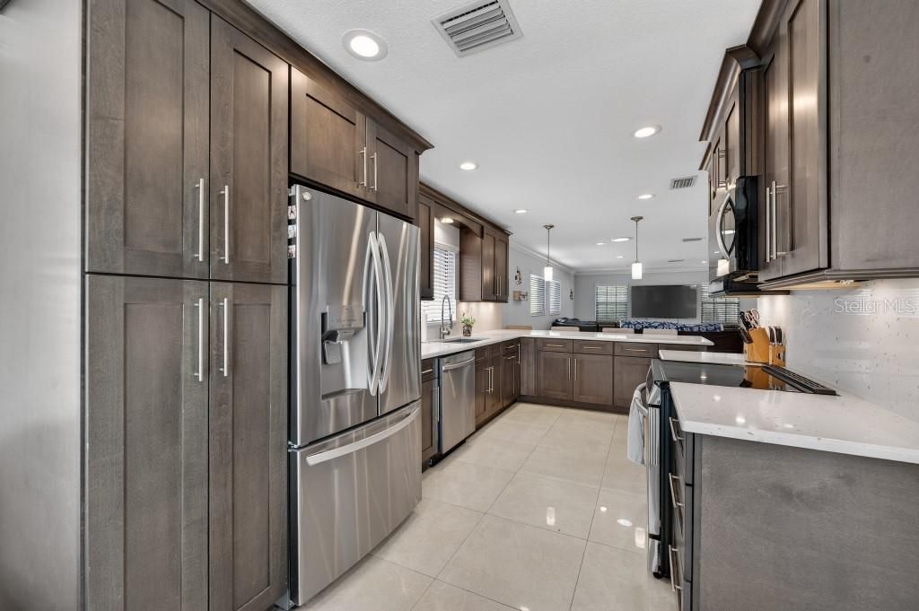 En Venta: $774,999 (4 camas, 3 baños, 2512 Pies cuadrados)
