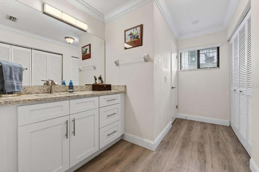 En Venta: $774,999 (4 camas, 3 baños, 2512 Pies cuadrados)