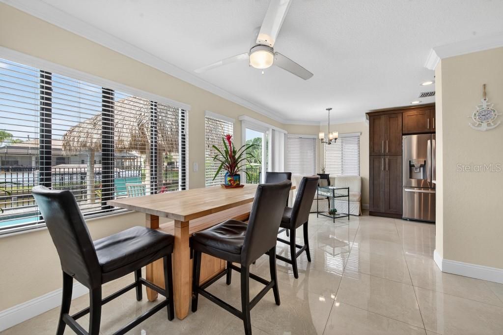 En Venta: $774,999 (4 camas, 3 baños, 2512 Pies cuadrados)
