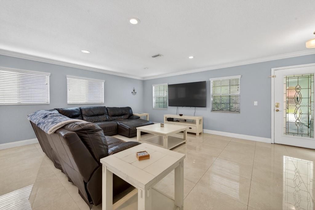 En Venta: $774,999 (4 camas, 3 baños, 2512 Pies cuadrados)