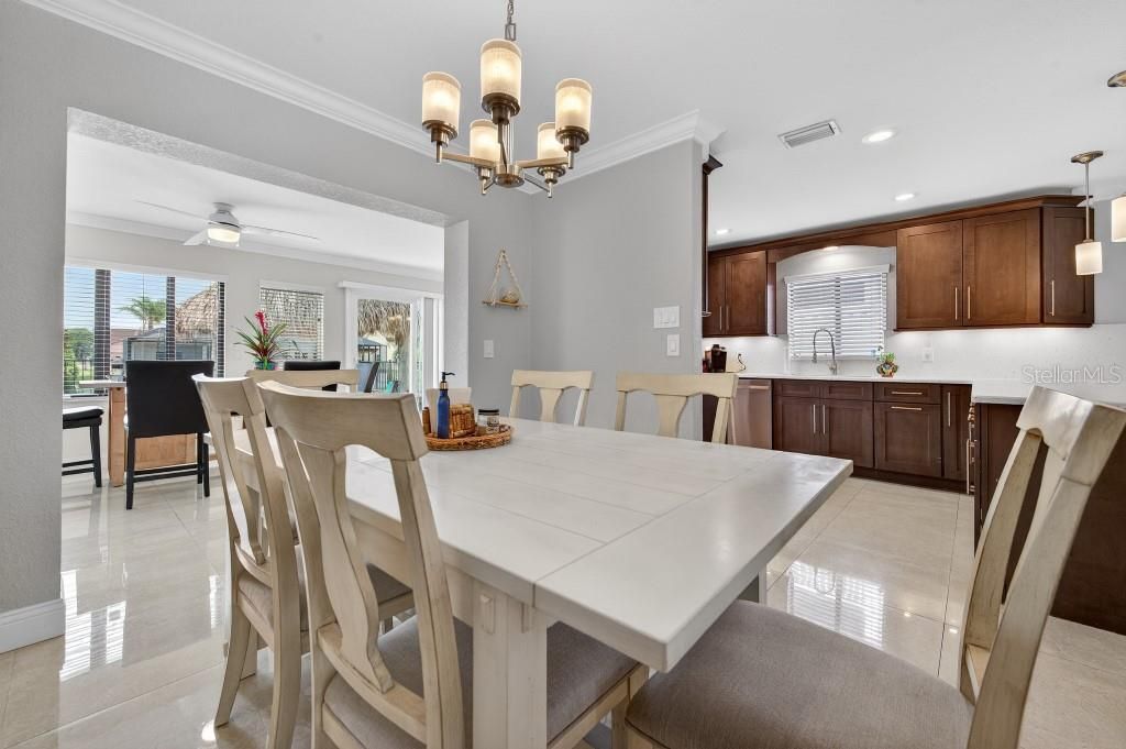 En Venta: $774,999 (4 camas, 3 baños, 2512 Pies cuadrados)