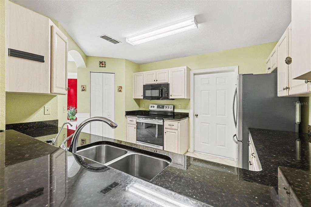 For Sale: $179,999 (2 beds, 2 baths, 1465 Square Feet)
