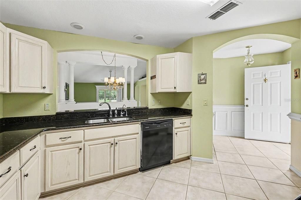 For Sale: $179,999 (2 beds, 2 baths, 1465 Square Feet)