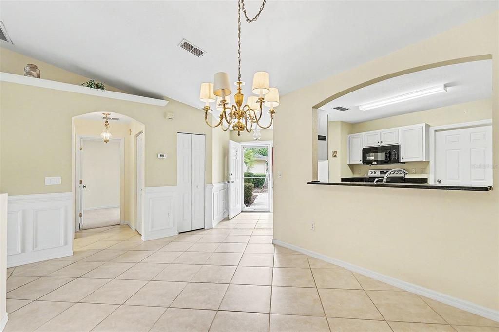For Sale: $179,999 (2 beds, 2 baths, 1465 Square Feet)