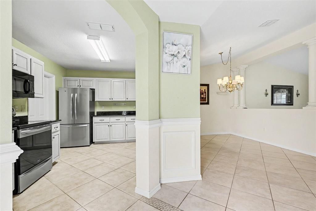 For Sale: $179,999 (2 beds, 2 baths, 1465 Square Feet)
