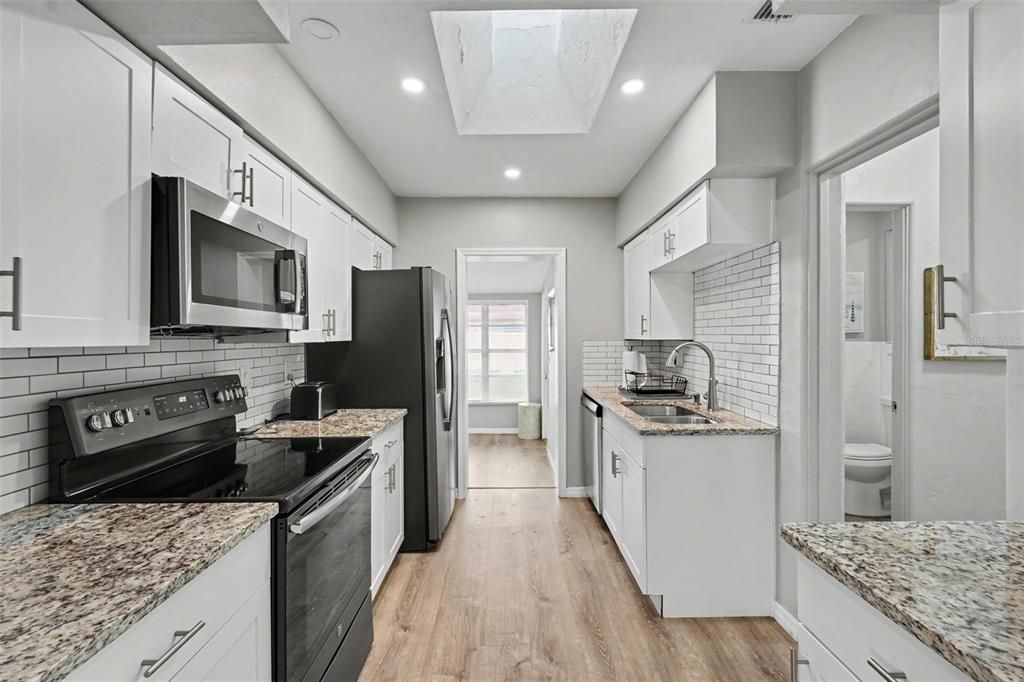 For Sale: $400,000 (2 beds, 1 baths, 1287 Square Feet)