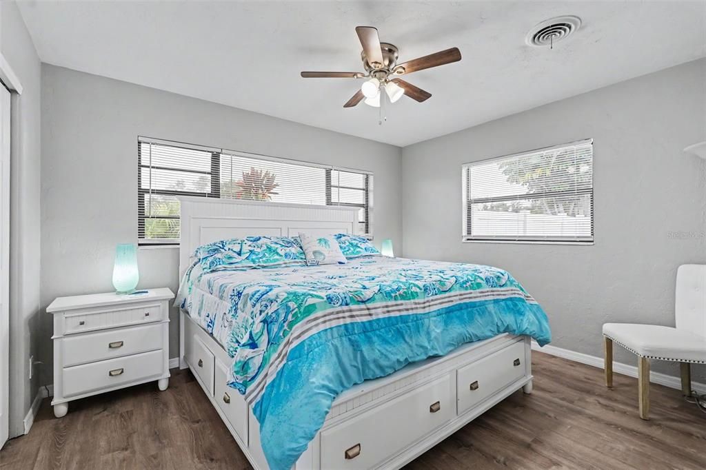 For Sale: $400,000 (2 beds, 1 baths, 1287 Square Feet)