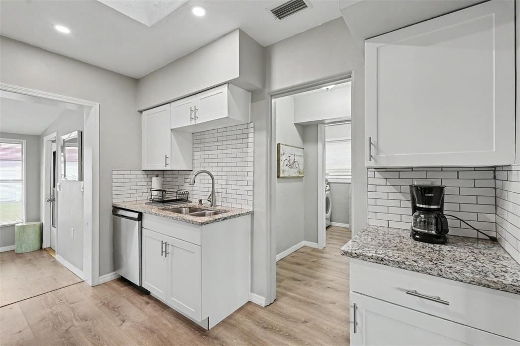 For Sale: $400,000 (2 beds, 1 baths, 1287 Square Feet)