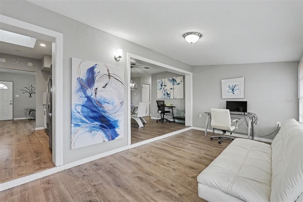 For Sale: $400,000 (2 beds, 1 baths, 1287 Square Feet)