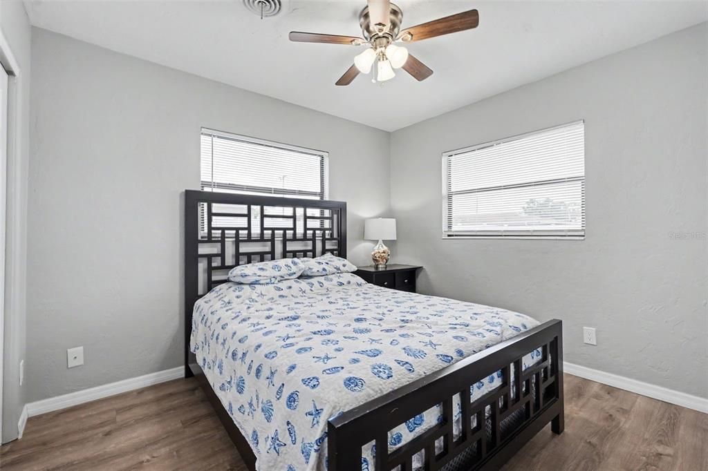 For Sale: $400,000 (2 beds, 1 baths, 1287 Square Feet)