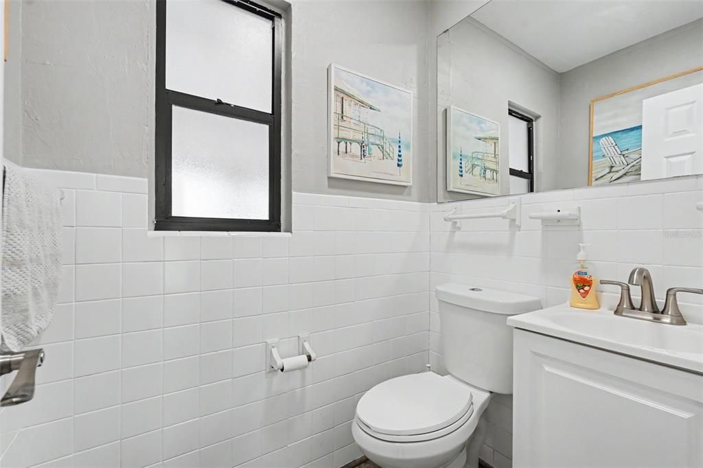 For Sale: $400,000 (2 beds, 1 baths, 1287 Square Feet)