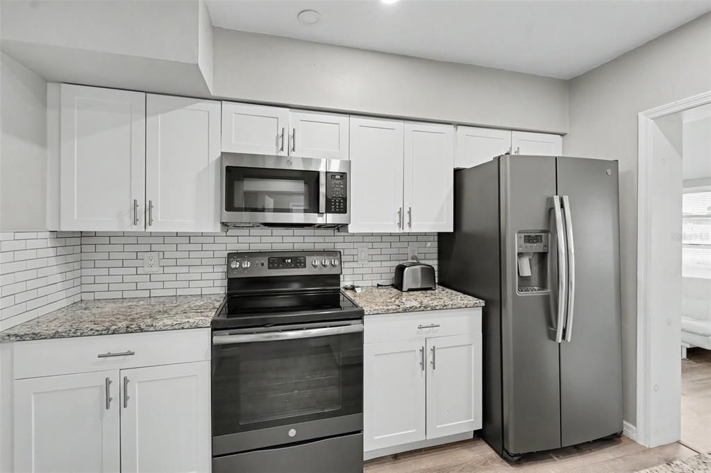 For Sale: $400,000 (2 beds, 1 baths, 1287 Square Feet)