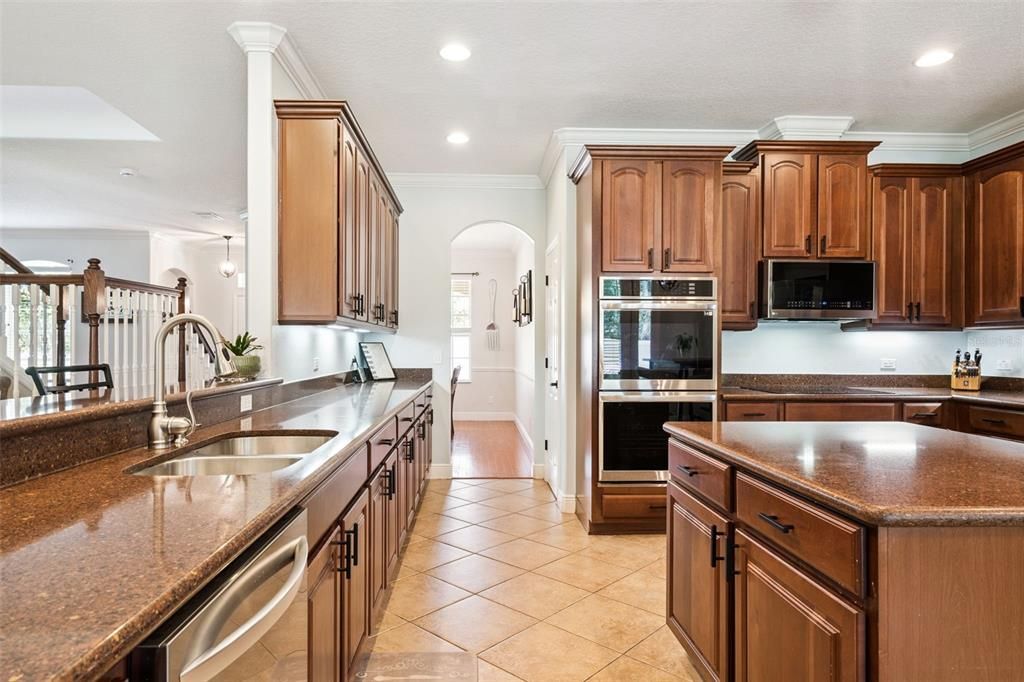 En Venta: $565,000 (5 camas, 3 baños, 3320 Pies cuadrados)