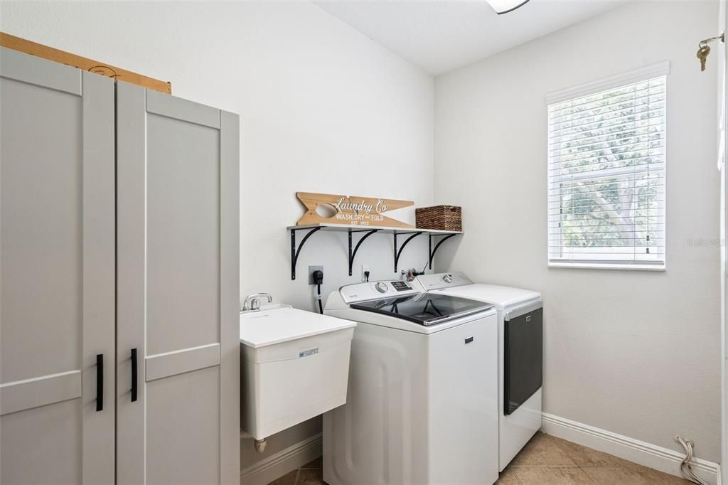 En Venta: $565,000 (5 camas, 3 baños, 3320 Pies cuadrados)