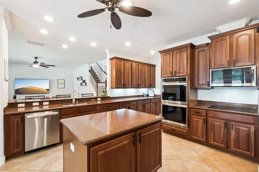 En Venta: $565,000 (5 camas, 3 baños, 3320 Pies cuadrados)