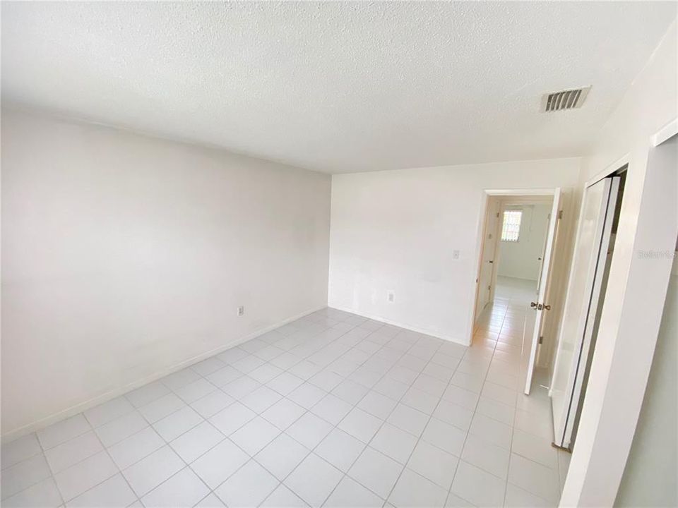 For Sale: $120,000 (2 beds, 1 baths, 950 Square Feet)
