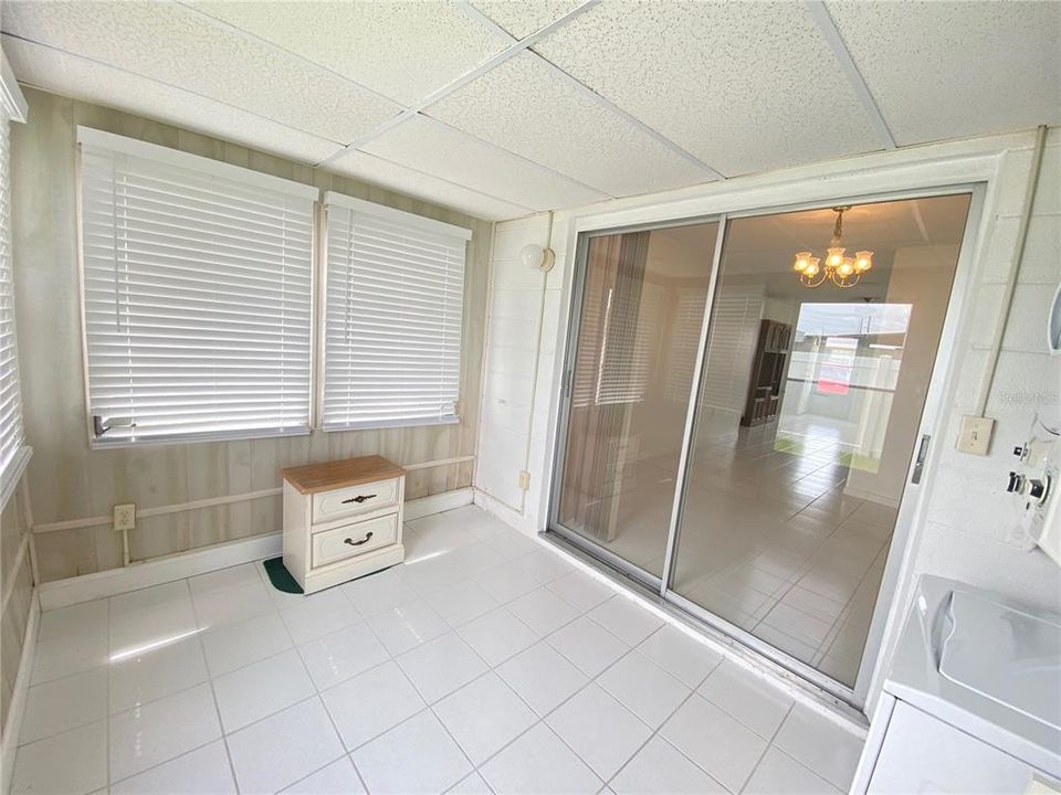 For Sale: $120,000 (2 beds, 1 baths, 950 Square Feet)
