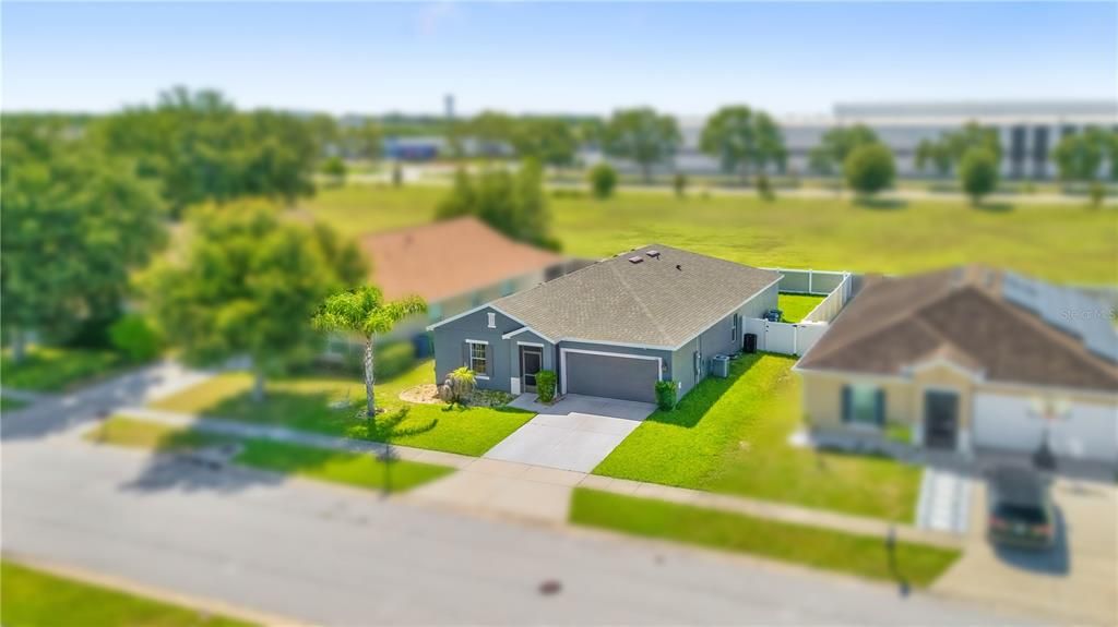 На продажу: $279,999 (4 спален, 2 ванн, 1980 Квадратных фут)