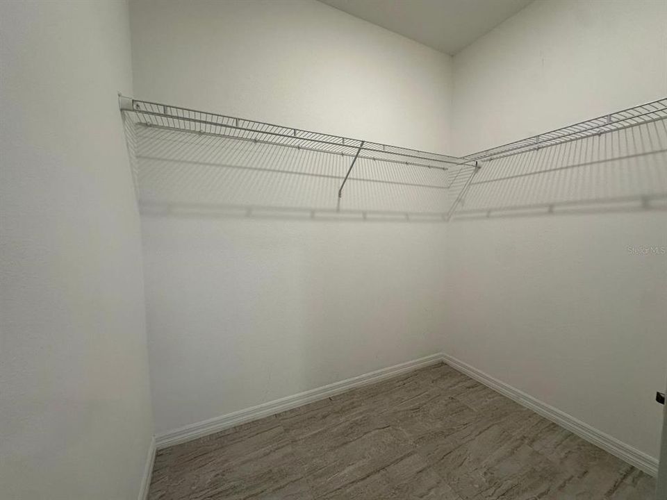 For Rent: $2,300 (4 beds, 2 baths, 1827 Square Feet)